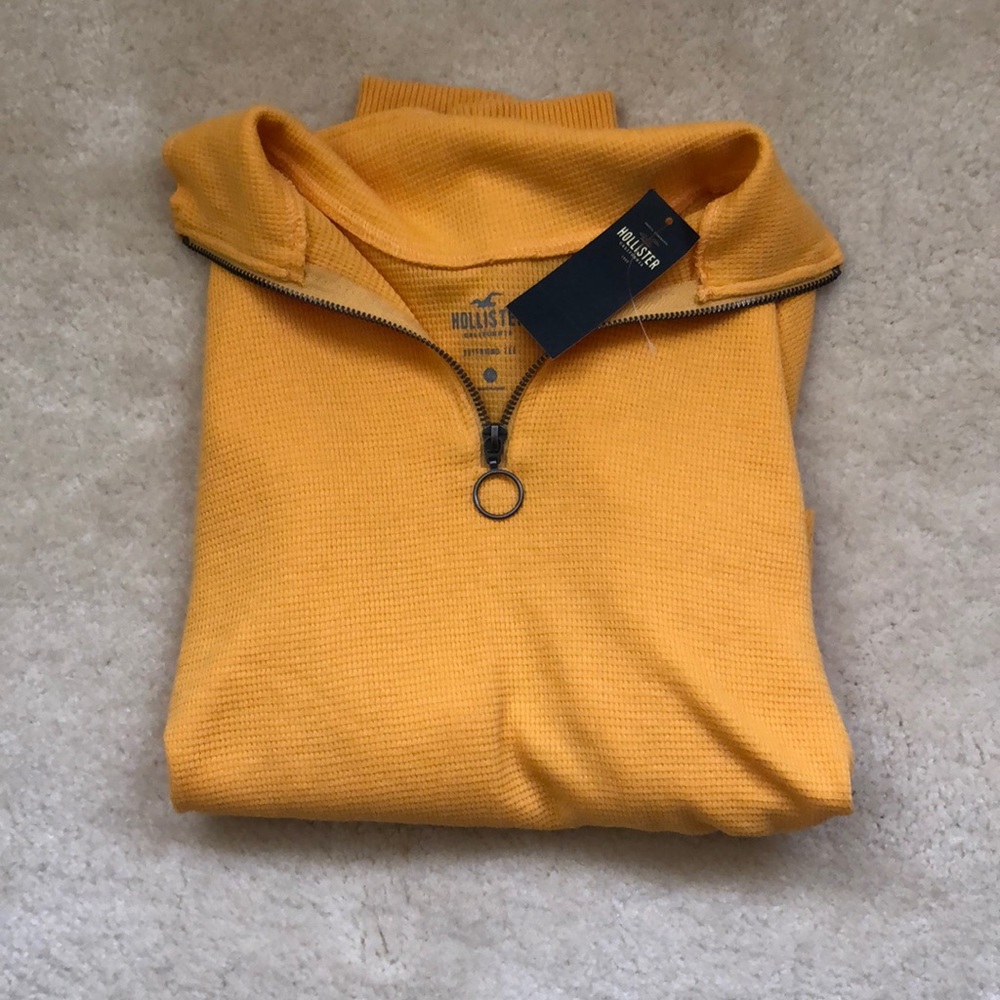 ✨🌻yellow hollister quarter zip🌻✨